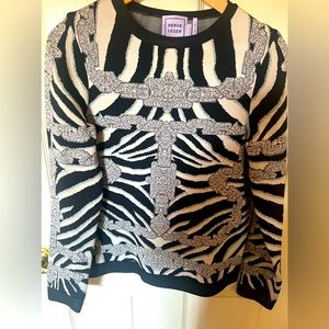 Beautiful HERVE LEGER sweater XS perfect condition black & white